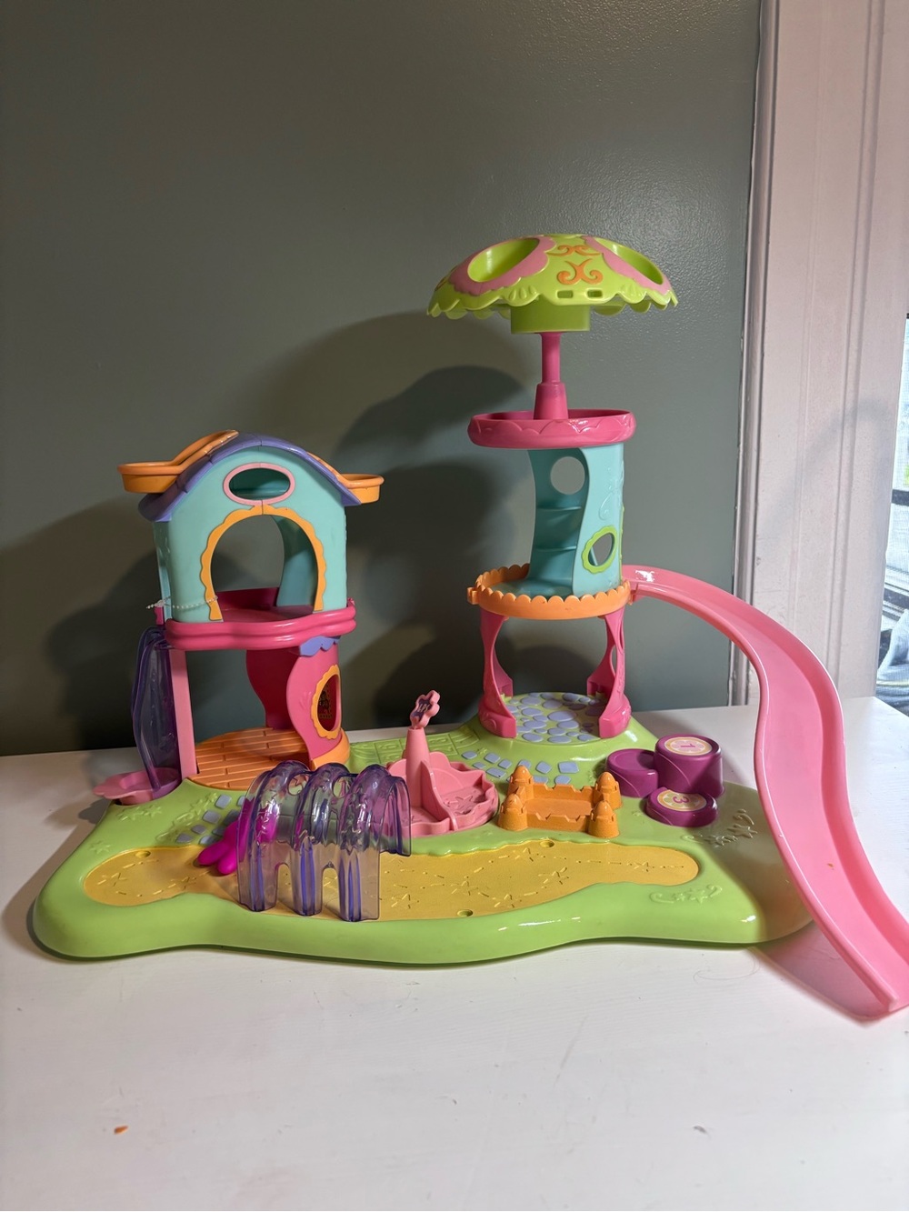 Littlest Pet Shop Whirl Around Playground Playset retired Incomplete